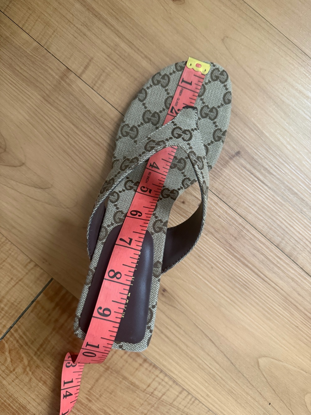 Gucci Women's Beige GG Canvas Thong Heels - Picture 4 of 6